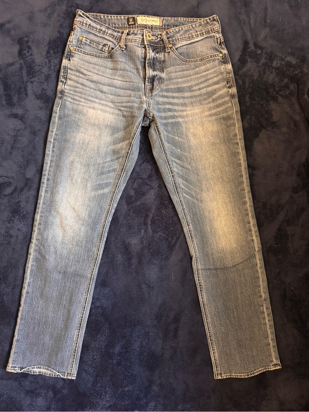 Men's Straight Jeans in Light Blue Wash - Classic Everyday Style